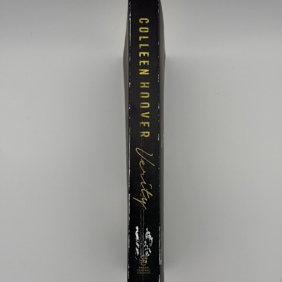 Verity by Colleen Hoover - Paperback - Picture 3 of 3